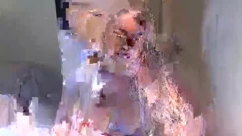 Snapshot of hottie_xoxo chatting on 11-16-25, 10:15 Meryl online show from 11-16-25, 10:15