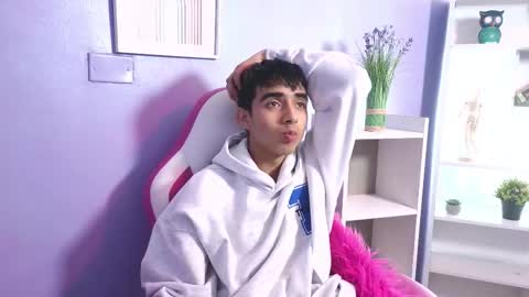 hottiie_guy online show from 10-20-25, 05:35