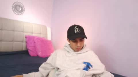 hottiie_guy online show from 11-04-25, 06:07