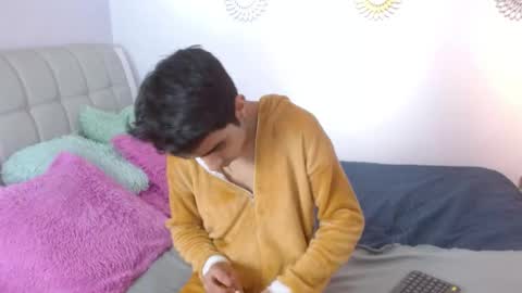 hottiie_guy online show from 11-15-25, 06:04