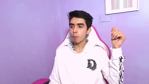 hottiie_guy online show from 12-03-25, 06:28