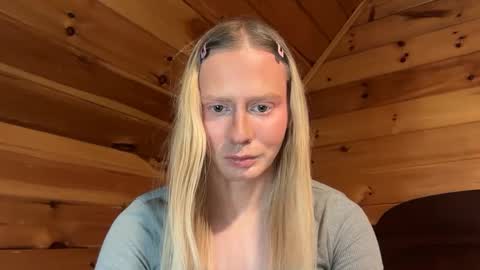 Snapshot of hottransgirlie chatting on 01-21-25, 08:43 HotTransGirlie online show from 01-21-25, 08:43