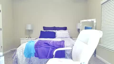 Maggie online show from 11-21-25, 05:39