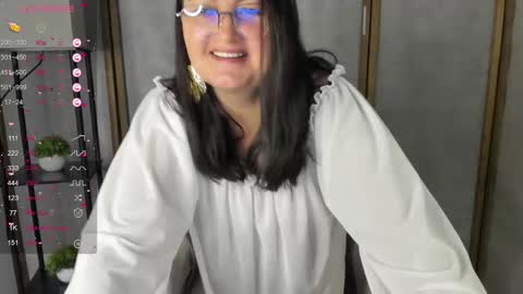 Snapshot of hottyannaa chatting on 11-22-25, 02:43 Anna online show from 11-22-25, 02:43