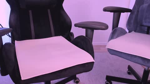 Nessie and Jessie online show from 01-27-25, 05:26