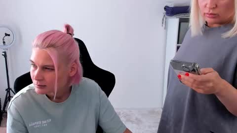 Nessie and Jessie online show from 09-27-25, 10:53