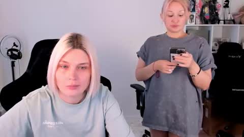 Nessie and Jessie online show from 11-17-25, 10:10