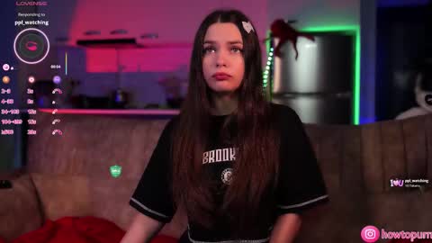 Mia online show from 11-15-25, 04:36