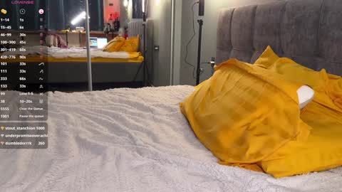 Elizabeth online show from 12-19-24, 12:24