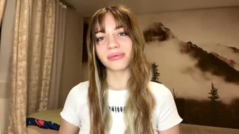 Snapshot of hsiuscherich chatting on 12-17-25, 02:12 hsiuscherich online show from 12-17-25, 02:12