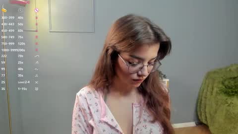 Snapshot of huba_booba chatting on 09-25-25, 07:06 Diane online show from 09-25-25, 07:06