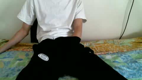 Snapshot of hug_me chatting on 12-12-24, 10:45 Keanu online show from 12-12-24, 10:45