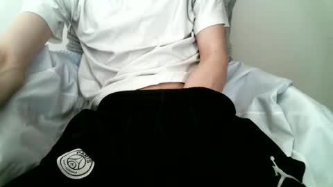 Snapshot of hug_me chatting on 09-10-25, 11:43 Keanu online show from 09-10-25, 11:43