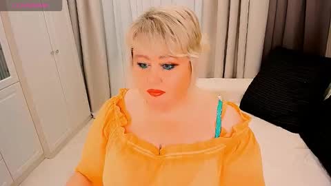 Snapshot of huge_booobs chatting on 12-01-25, 06:35 milli online show from 12-01-25, 06:35