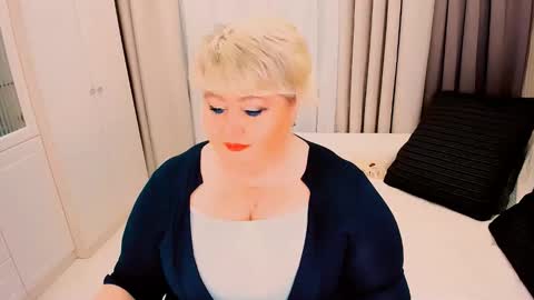 Snapshot of huge_booobs chatting on 01-10-26, 12:40 milli online show from 01-10-26, 12:40