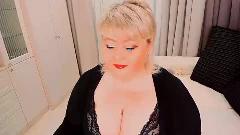 Snapshot of huge_booobs chatting on 02-17-26, 07:16 milli online show from 02-17-26, 07:16