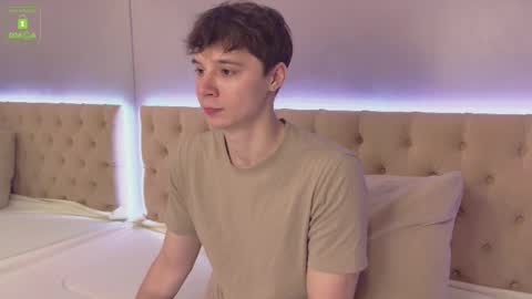 Snapshot of hugebangins_ chatting on 10-01-25, 10:43 ANTHONY online show from 10-01-25, 10:43