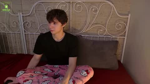 Snapshot of hugebangins_ chatting on 11-29-25, 04:26 ANTHONY online show from 11-29-25, 04:26