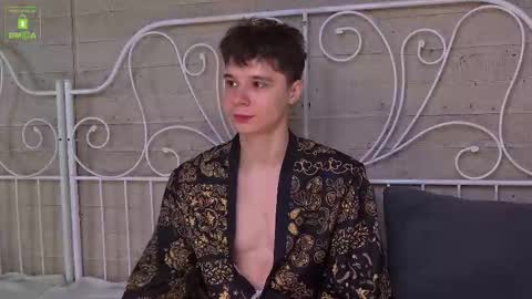 Snapshot of hugebangins_ chatting on 12-03-25, 04:31 ANTHONY online show from 12-03-25, 04:31