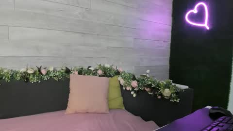 Erin online show from 12-02-24, 04:09