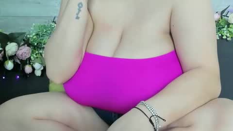 Snapshot of hugeboobserin chatting on 02-05-26, 05:23 Erin online show from 02-05-26, 05:23