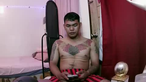 Snapshot of hugecock_jr chatting on 11-19-25, 11:32 JR online show from 11-19-25, 11:32