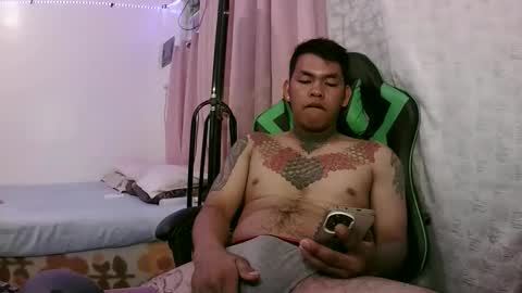 Snapshot of hugecock_jr chatting on 11-29-25, 12:19 JR online show from 11-29-25, 12:19