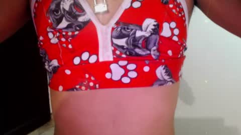 Snapshot of hugedaneska chatting on 01-14-25, 06:02 Danezka online show from 01-14-25, 06:02