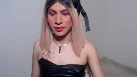 Snapshot of hugedaneska chatting on 11-25-25, 04:56 Danezka online show from 11-25-25, 04:56