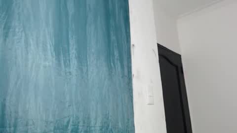 Snapshot of hugedaneska chatting on 12-17-25, 03:01 Danezka online show from 12-17-25, 03:01