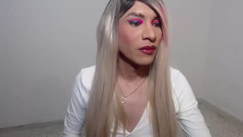 Snapshot of hugedaneska chatting on 12-22-25, 05:15 Danezka online show from 12-22-25, 05:15