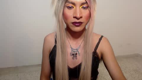 Snapshot of hugedaneska chatting on 12-23-25, 06:11 Danezka online show from 12-23-25, 06:11