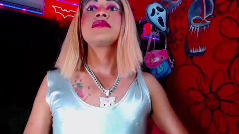 Snapshot of hugedaneska chatting on 03-17-26, 07:12 Danezka online show from 03-17-26, 07:12