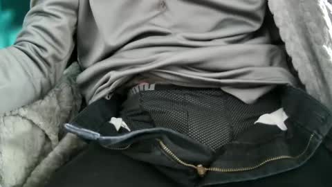 Snapshot of hugepecker131 chatting on 12-31-24, 03:09 hugepecker131 online show from 12-31-24, 03:09