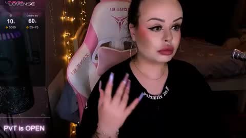 Snapshot of huggy_og chatting on 07-06-26, 01:35 Maddison online show from 07-06-26, 01:35