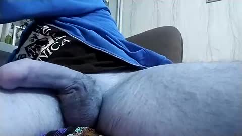 Snapshot of hugo_hug chatting on 03-09-25, 12:00 David online show from 03-09-25, 12:00