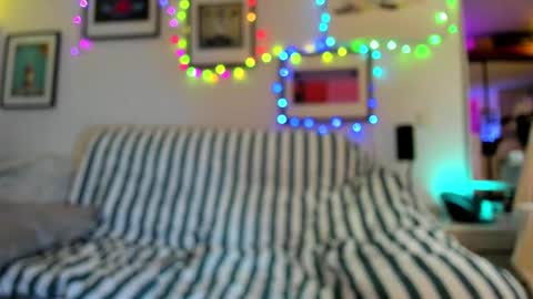 Snapshot of hugolandcam chatting on 12-18-24, 09:18 Hugo online show from 12-18-24, 09:18