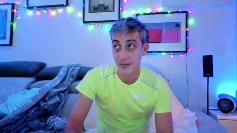 Snapshot of hugolandcam chatting on 12-14-25, 08:46 Hugo online show from 12-14-25, 08:46