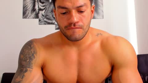 Snapshot of humber_eli chatting on 11-18-25, 01:04 Eli online show from 11-18-25, 01:04