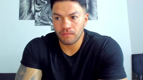 Snapshot of humber_eli chatting on 12-05-25, 01:42 Eli online show from 12-05-25, 01:42