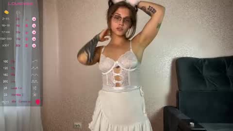 Snapshot of humblejess chatting on 06-11-26, 01:20 Jess online show from 06-11-26, 01:20