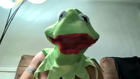 Snapshot of hungitalian40 chatting on 11-01-25, 07:32 hungitalian40 online show from 11-01-25, 07:32