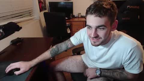 Snapshot of hungmtnman2256 chatting on 12-04-25, 01:48 hungmtnman2256 online show from 12-04-25, 01:48