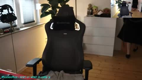 hungry_26 online show from 12-17-25, 09:37