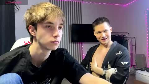 Snapshot of hunks_bromance chatting on 03-19-26, 04:33 hunks_bromance online show from 03-19-26, 04:33