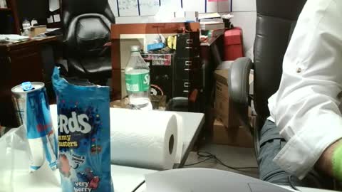 Snapshot of hunkydorie chatting on 12-17-25, 11:44 hunkydorie online show from 12-17-25, 11:44