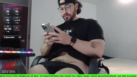 Snapshot of hunter_of_mn chatting on 12-23-24, 10:33 online show from 12-23-24, 10:33