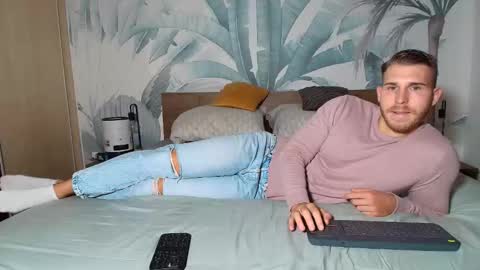 Hunter Bridges online show from 09-28-25, 06:41