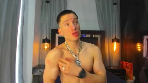 Snapshot of hunterheat_ chatting on 12-19-25, 06:15 hunterheat_ online show from 12-19-25, 06:15