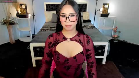 HELLO HANNAH IS BACK online show from 11-28-25, 01:30